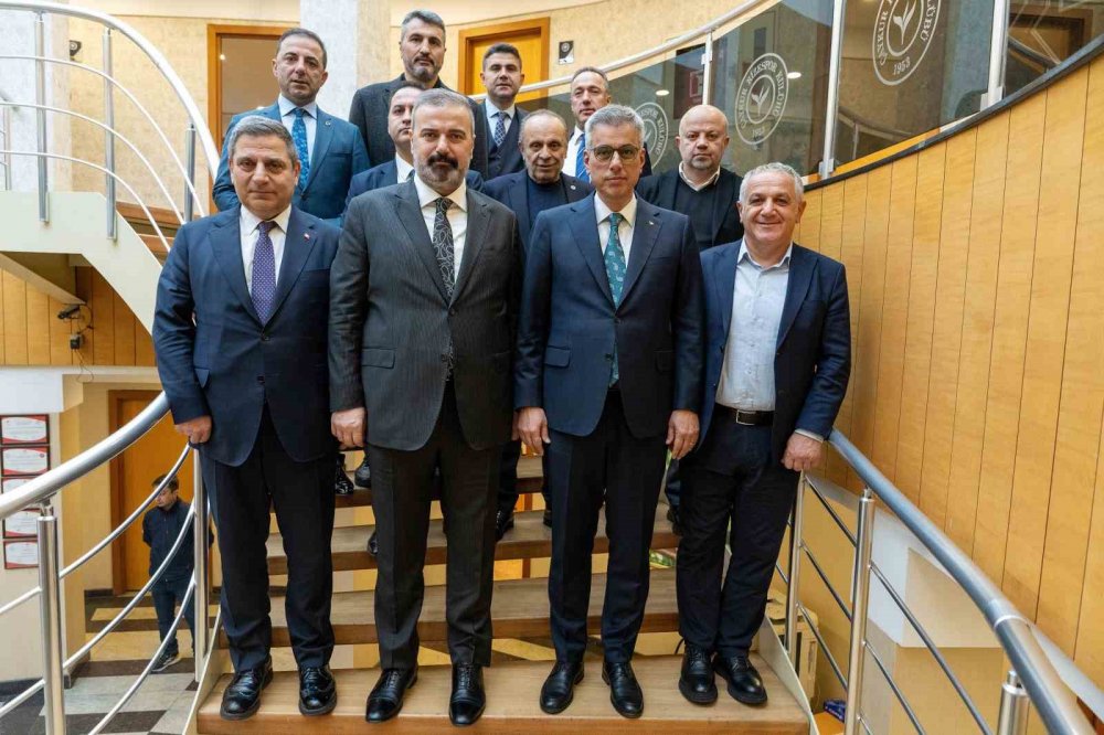 Bakan Kemal Memişoğlu’ndan, Çaykur Rizespor’a Ziyaret