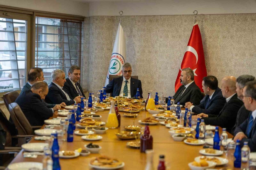 Bakan Kemal Memişoğlu’ndan, Çaykur Rizespor’a Ziyaret