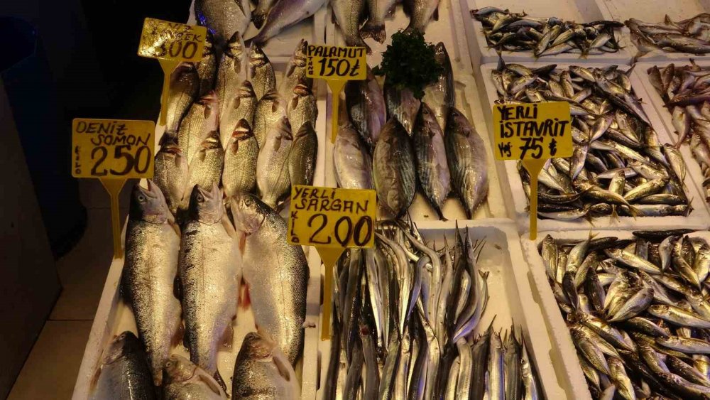 Karadeniz'de Tezgahlarda Balık Bolluğu