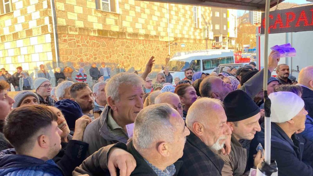 Artvin Hopa’da 30 Liralık Hamsiye Yoğun İlgi