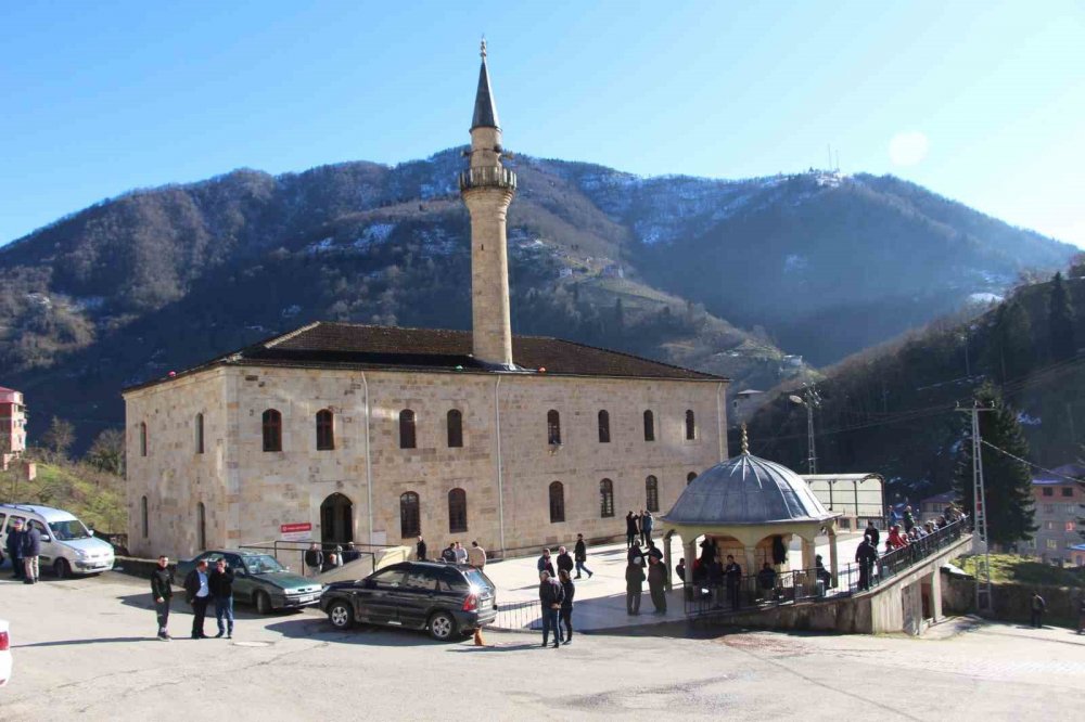 Trabzon'da 3 Kuşaktır Bu Caminin İmamları Aynı Aileden