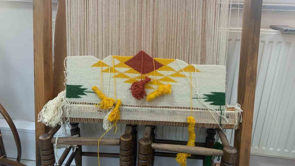 Artvin Hopalı Kadınların Şarkılı Türkülü Sepet Ve Kilim Kursu