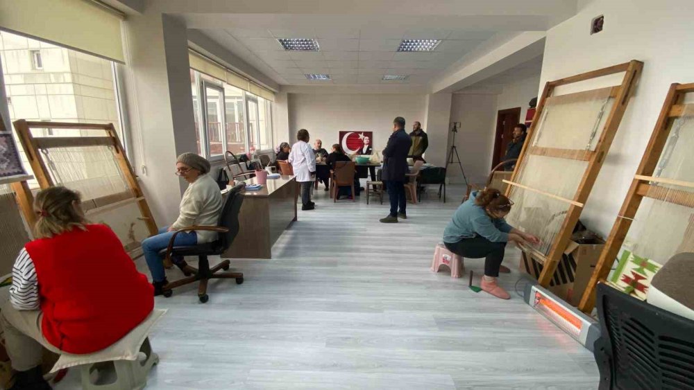 Artvin Hopalı Kadınların Şarkılı Türkülü Sepet Ve Kilim Kursu