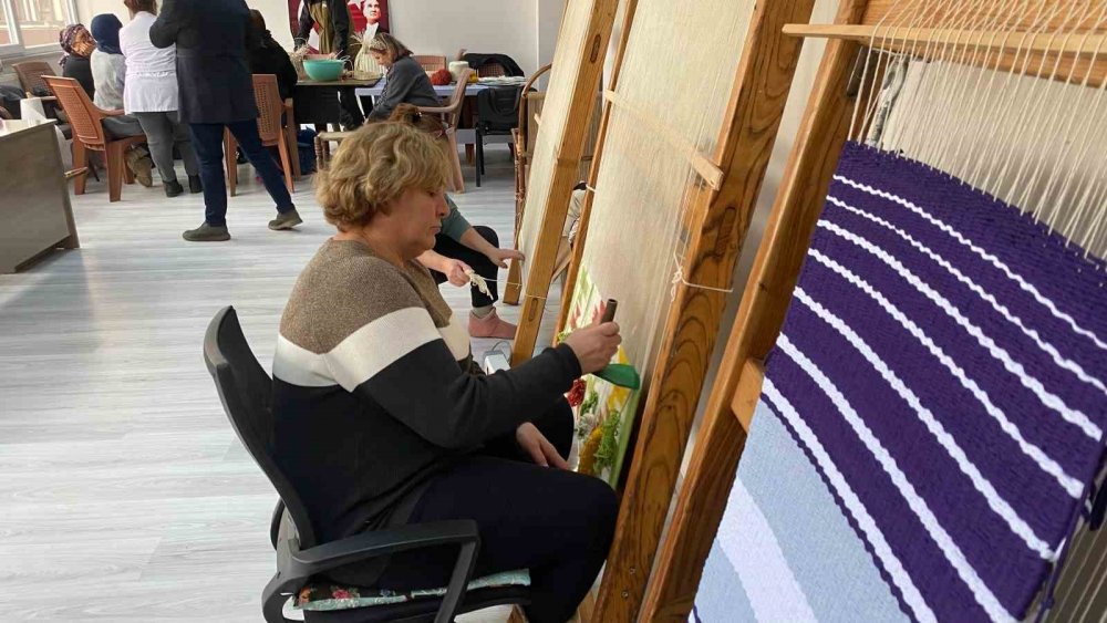 Artvin Hopalı Kadınların Şarkılı Türkülü Sepet Ve Kilim Kursu