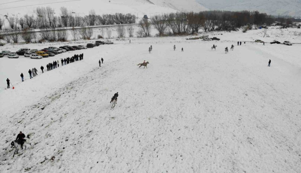 Ciritçi Baba Ciritçi Oğlunu Eksi 15 Derece Havada Askere Ciritle Uğurladı