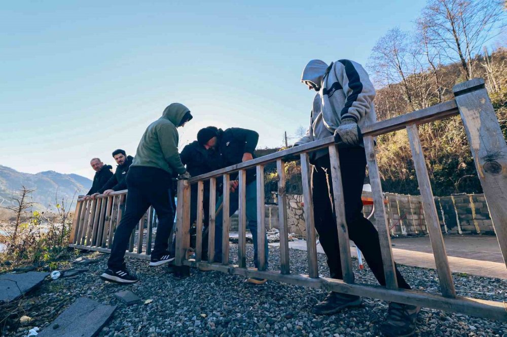 Rize'de o yapılar yıkılıyor
