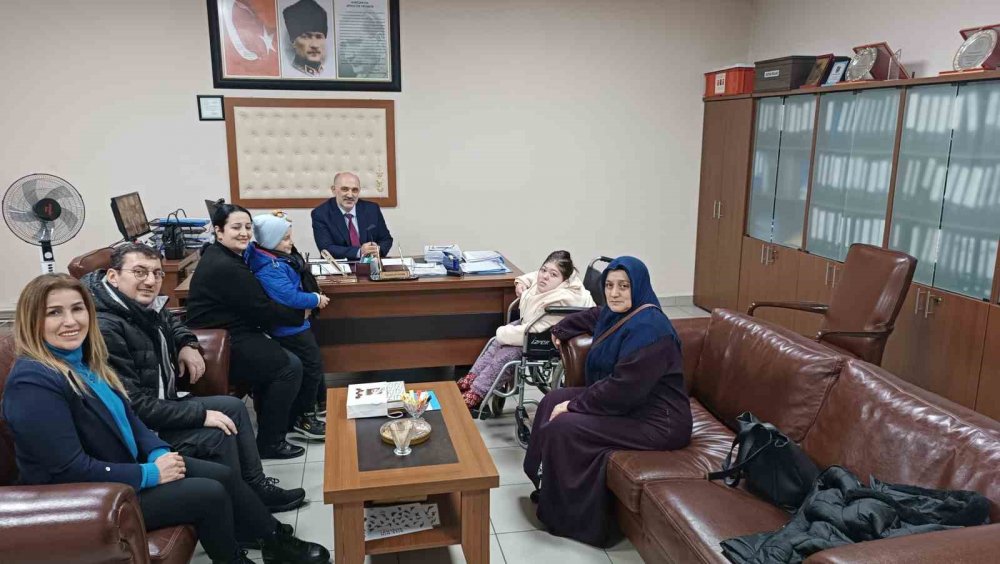 Rizeli Engelli Medine Nur Şen'in karne heyecanı