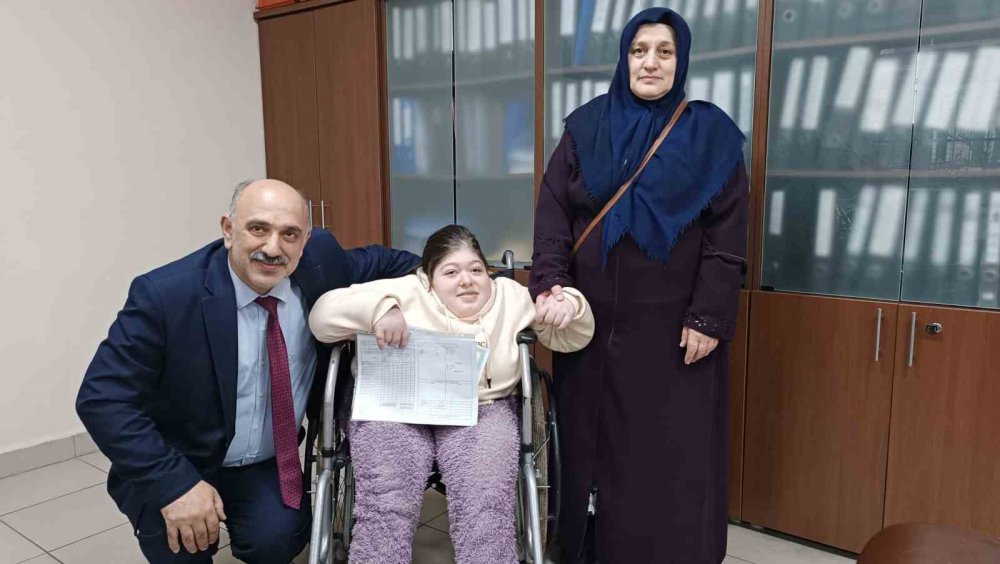 Rizeli Engelli Medine Nur Şen'in karne heyecanı