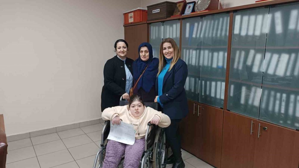 Rizeli Engelli Medine Nur Şen'in karne heyecanı