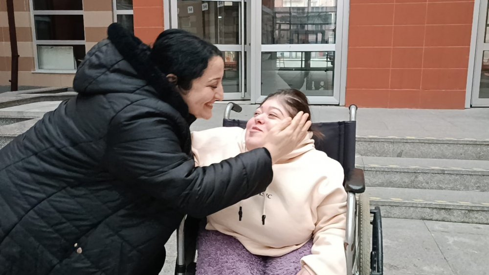 Rizeli Engelli Medine Nur Şen'in karne heyecanı