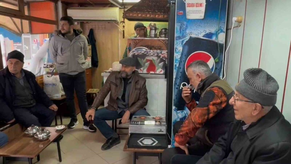 Rize'de Ferdi Tayfur Anısına Çay İkramı