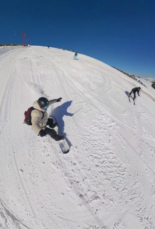 Snowboardcu İle Kayakçı Kozlarını Zigana Dağı’nda Paylaştı