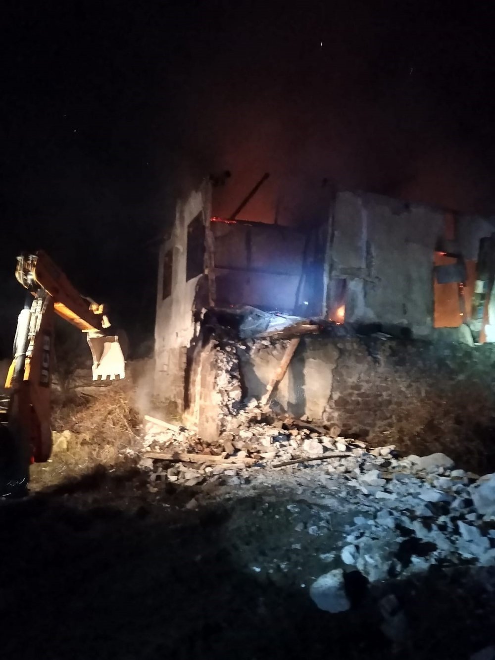 Amasya'da Eski Değirmen Yangına Yenik Düştü