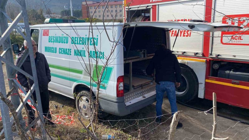 Emekli öğretmen evde çıkan yangında hayatını kaybetti