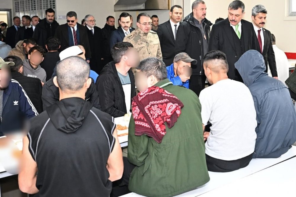 Vali Mustafa Çiftçi, Geri Gönderme Merkezi’nde İncelemelerde Bulundu
