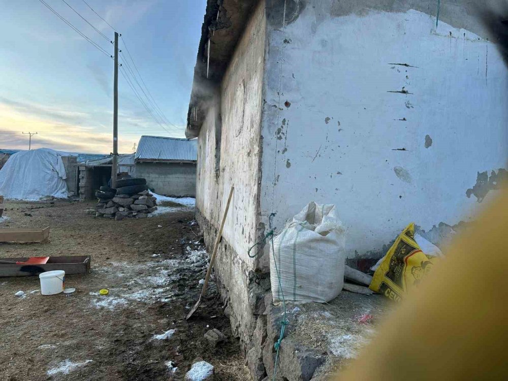 Tekman’da Ev Yangını Korkuttu