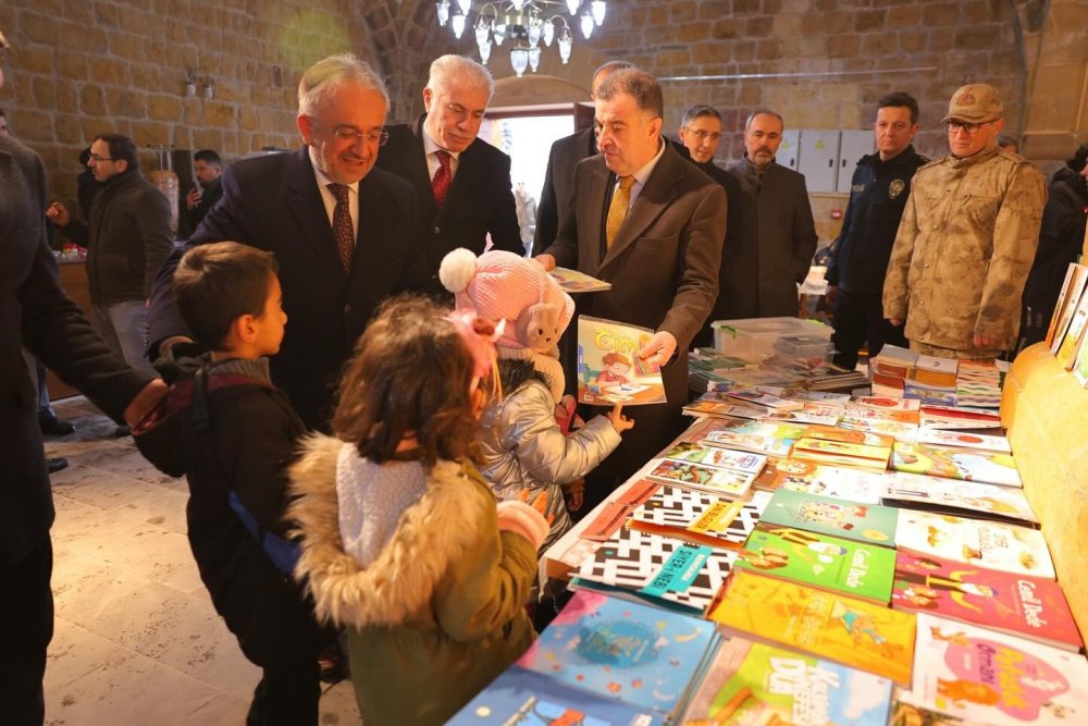 Depremzedelere Yönelik Bayburt’ta Açılan Hayır Çarşısına Yoğun İlgi