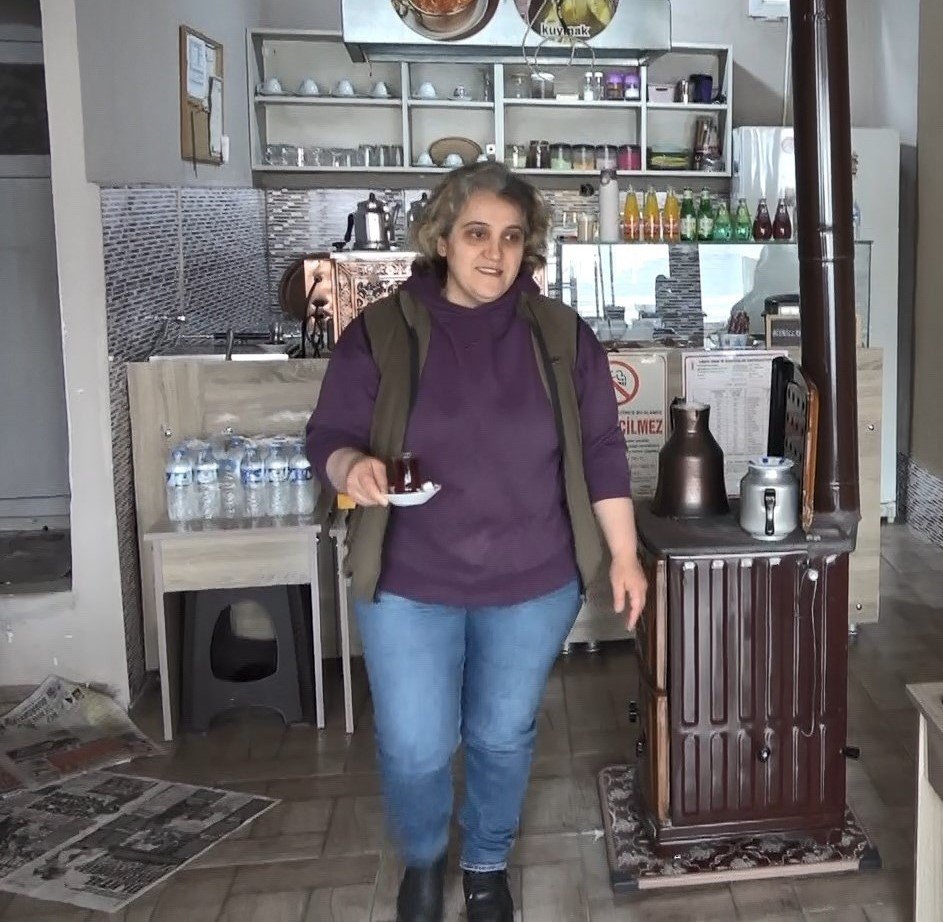 Çay Siparişi Verenler Onu Görünce Şaşırıyor