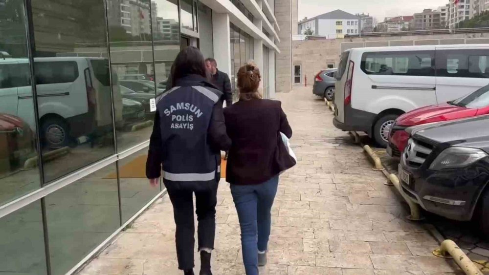 Evden 75 Bin Liralık Altın Ve Para Çalan Kadın Yakalandı