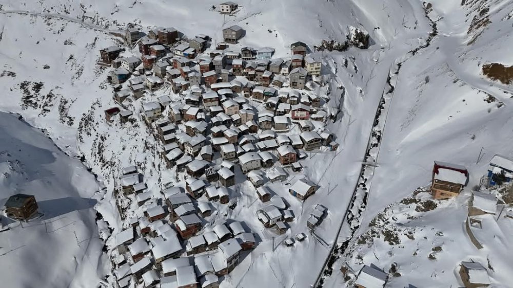 Yusufeli Yüncüler Köyü Yaylası’ndan Kar Manzaraları