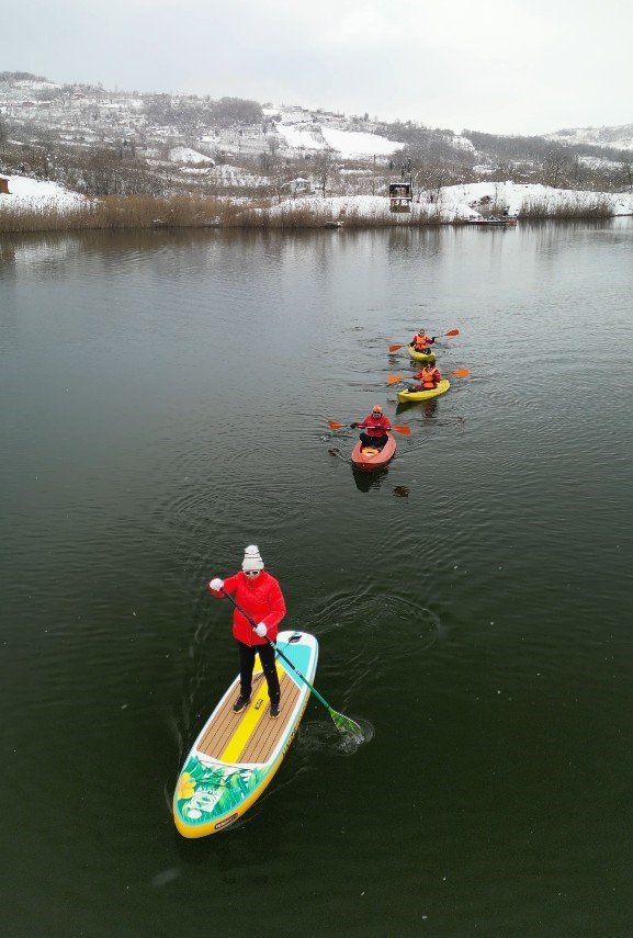 Beyaza Bürünen Fatsa Gaga Gölü, Kanolarla Renklendi
