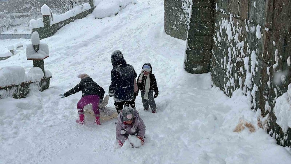 Artvin’de Kar Kalınlığı 2 Metreyi Aştı