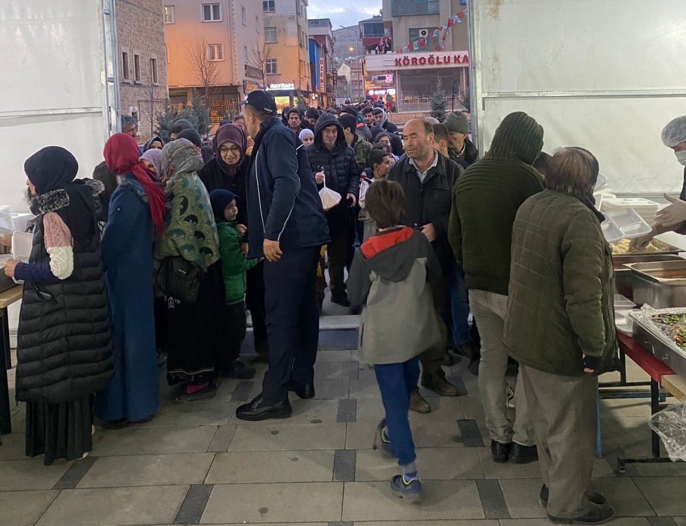 Bayburt’ta İftar Çadır Soğuk Hava Nedeniyle Kurulmayacak Halk Eğitim Merkezi’nde Yemek Verilecek