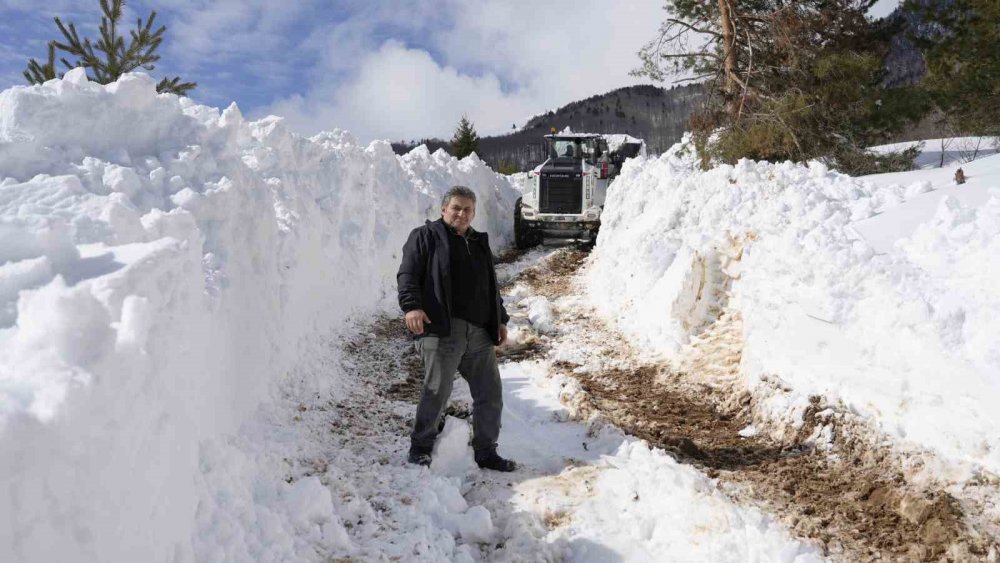 Artvin’de Kar Yağışı Durdu, Köylerde Yol Açma Çalışmaları Sürüyor