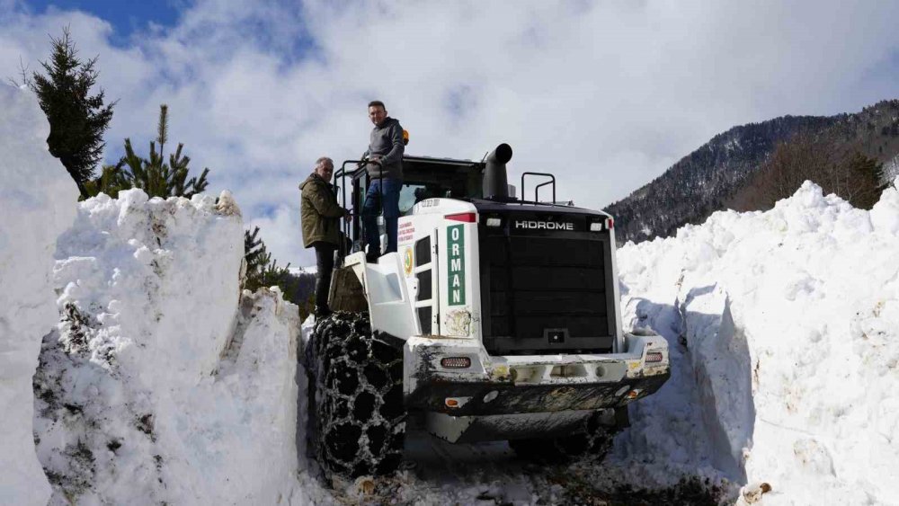 Artvin’de Kar Yağışı Durdu, Köylerde Yol Açma Çalışmaları Sürüyor