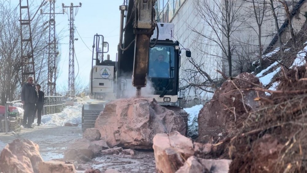 Artvin’de Heyelan Sonrası Ekipler Çalışmalarına Başladı