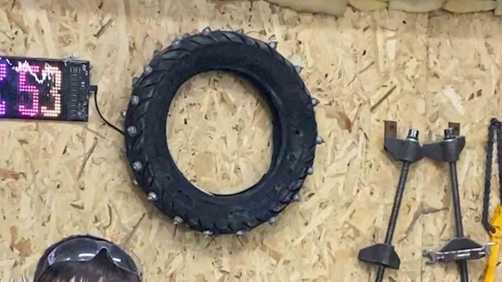 Rizeli Gencin Kar Motosikleti Sosyal Medyada Gündem Oldu