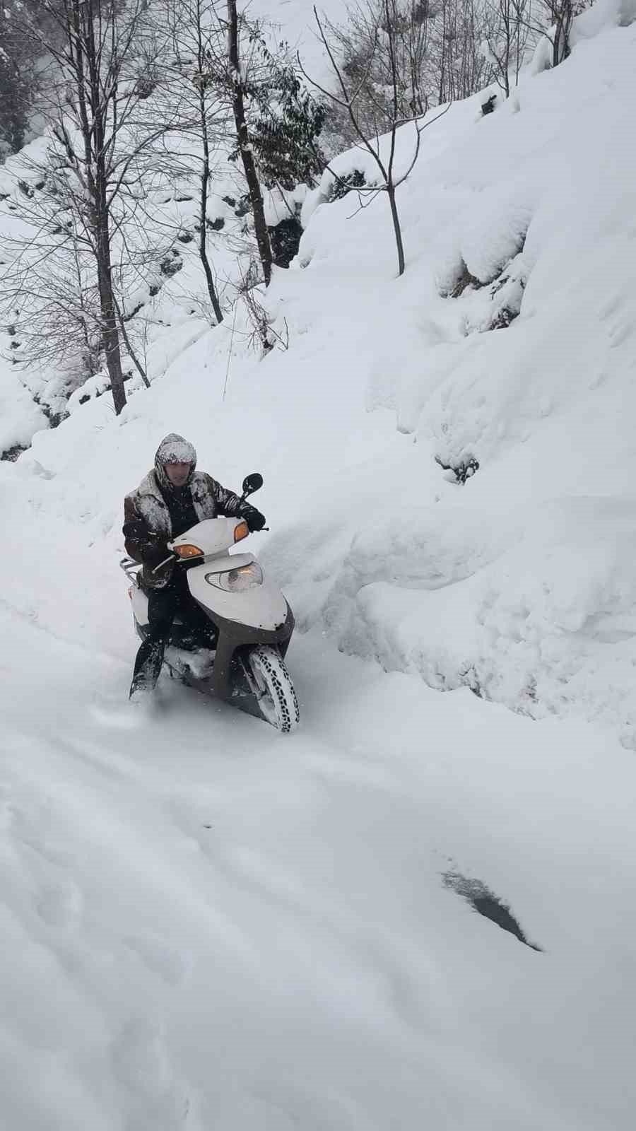 Rizeli Gencin Kar Motosikleti Sosyal Medyada Gündem Oldu