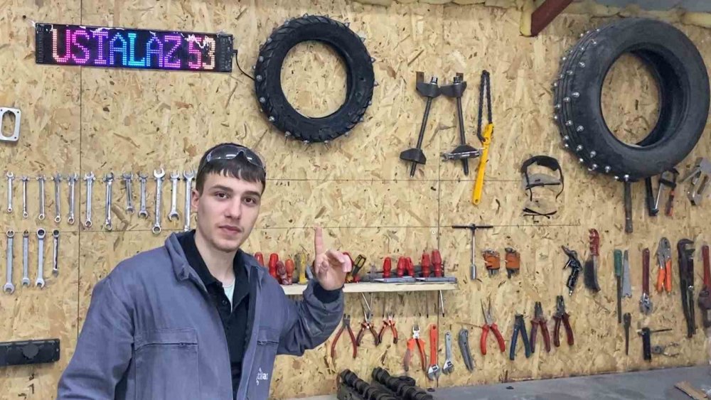 Rizeli Gencin Kar Motosikleti Sosyal Medyada Gündem Oldu