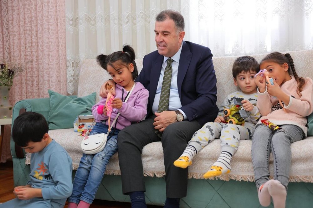 Vali Eldivan Hane Ziyaretlerinde Bulundu