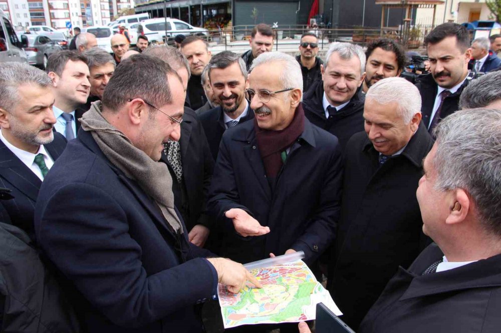 Bakan Uraloğlu: "samsun’dan Sarp’a Kadar Şehir Geçişleri Noktasında Akçaabat En Yoğun Geçişlerimizin Bir Tanesi"