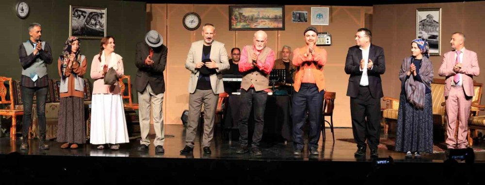 Şehir Tiyatrosu’nun Yeni Oyunu ‘3 Kuşak Erzurum’ Yoğun İlgi Gördü