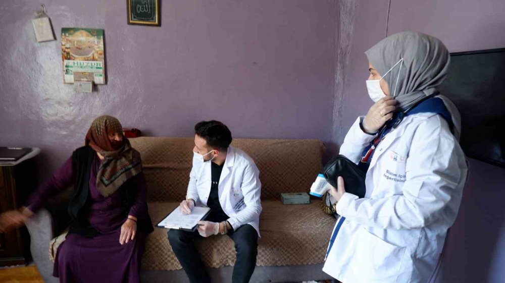 Erzurum Büyükşehir Belediyeden Yaşlılara Bayram Ev Temizliği