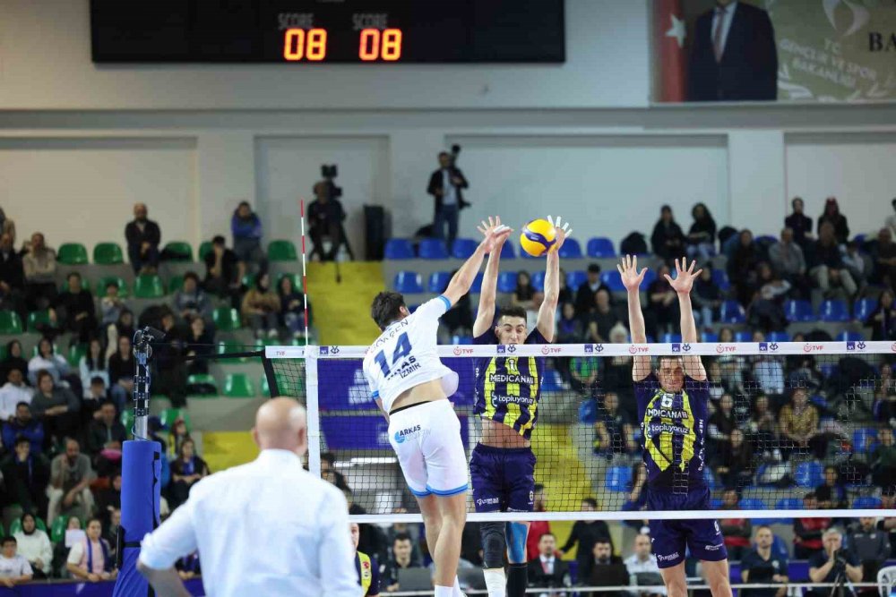 RİZE 2025 Erkekler Axa Sigorta Kupa Voley: Fenerbahçe: 3 - Arkas Spor: 1