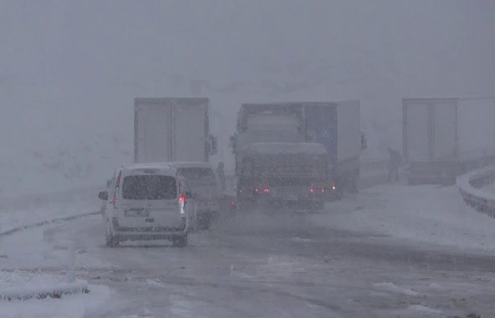 Kop Dağı’nda Kar Ve Tipi Etkili Oldu