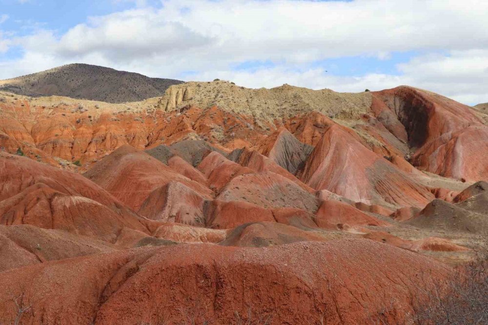 Gökkuşağı Tepeleri Doğa Tutkunlarını Bekliyor