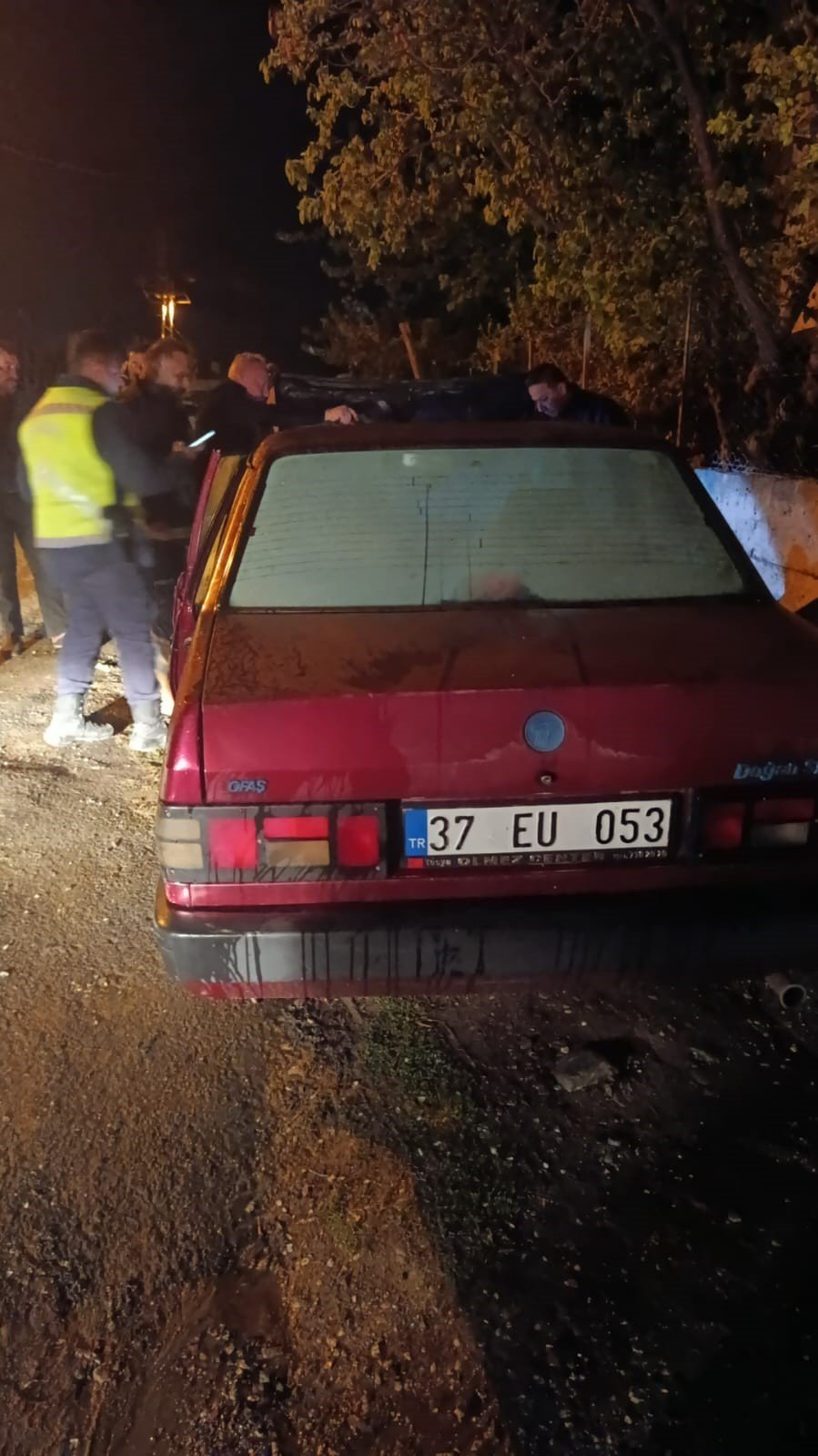 Park Halindeyken Alevlere Teslim Olan Tofaş-fiat Marka Otomobilde Maddi Hasar Meydana Geldi