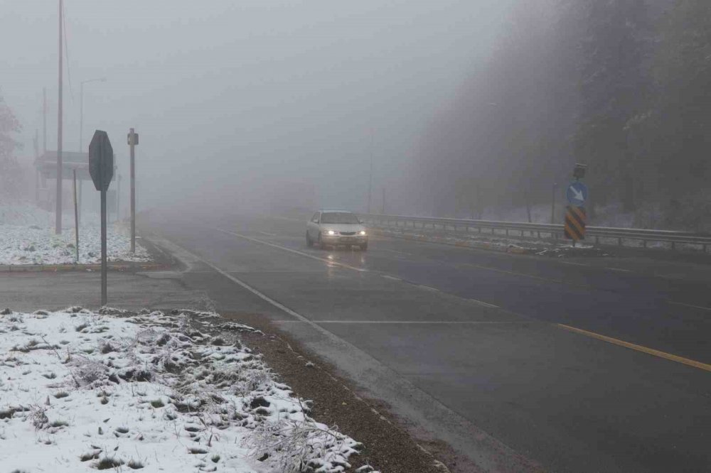 Bolu Dağı’nda Yoğun Sis Sebebiyle Görüş Mesafesi 20 Metreye Düştü