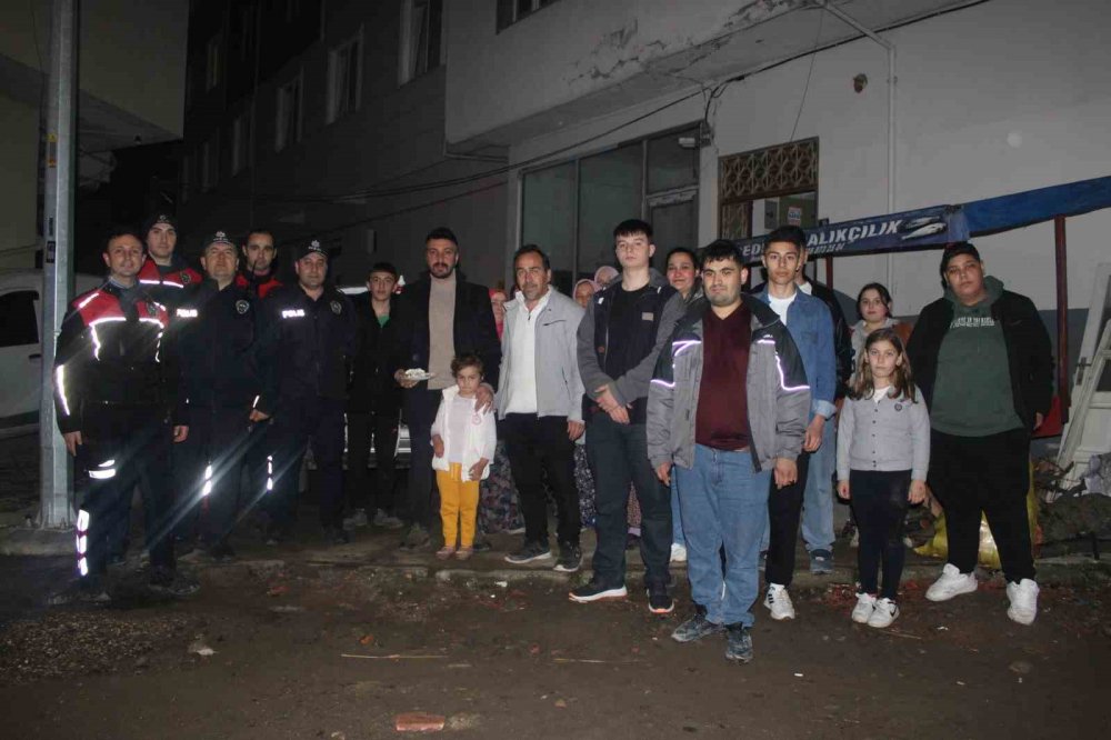 Ordu’da Olay İhbarına Giden Polislere Pasta Sürprizi