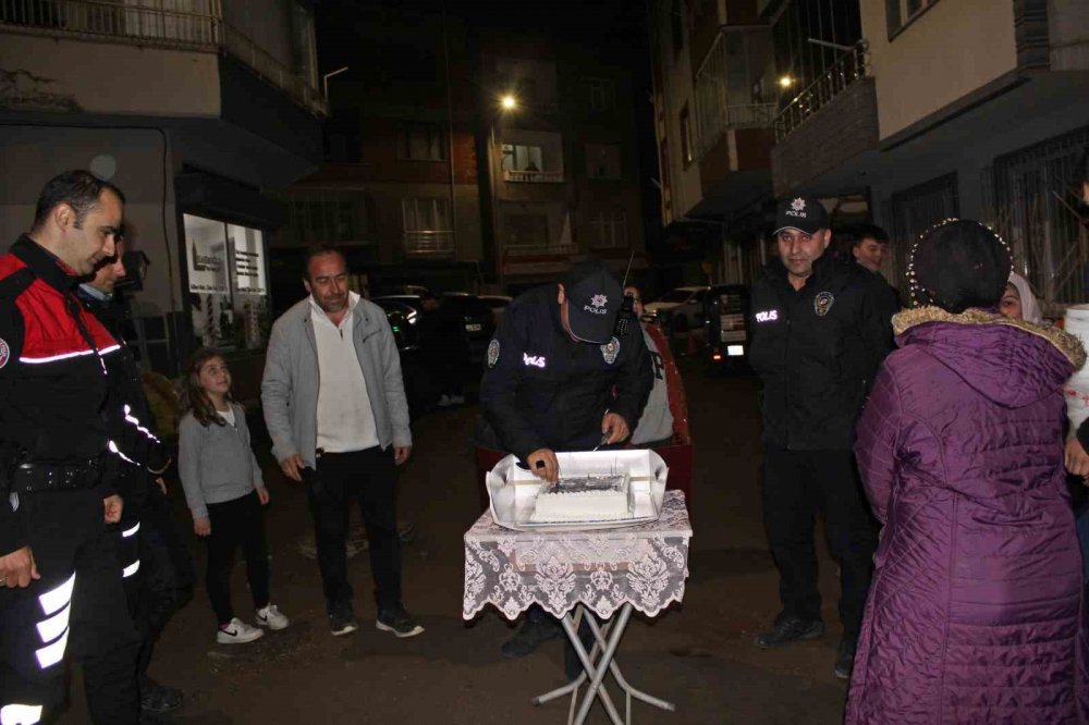 Ordu’da Olay İhbarına Giden Polislere Pasta Sürprizi