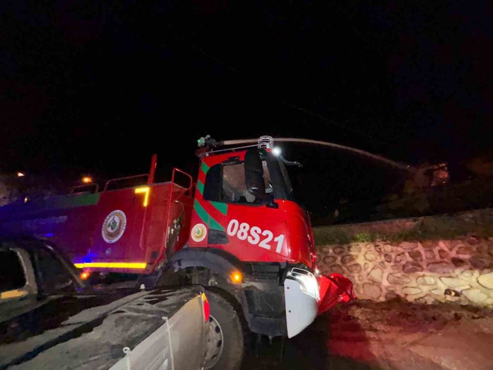 Artvin’de Çıkan Yangından Ahşap Ev Kullanılamaz Hale Geldi