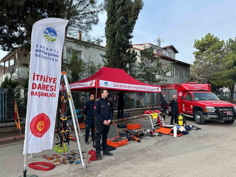 Sakarya Büyükşehir İtfaiyesi’nden 2025’in İlk Üç Ayında 9 Bin 527 Vatandaşa Tatbikat Ve Yangın Eğitimi