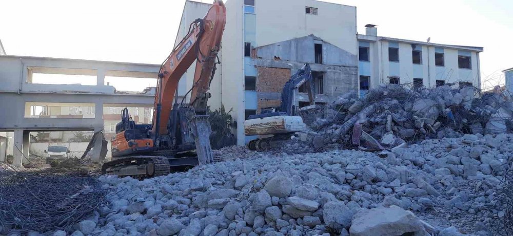 Eski Hastane Binası Yıkılıyor, Yerine Sağlık Yaşam Merkezi Yapılacak