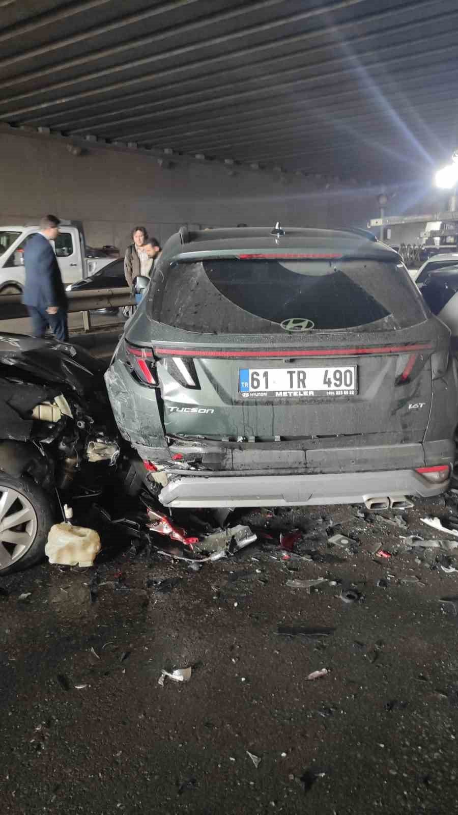 Trabzon'da Zincirleme Trafik Kazası: 25 Araç Birbirine Girdi, 12 Kişi Yaralandı