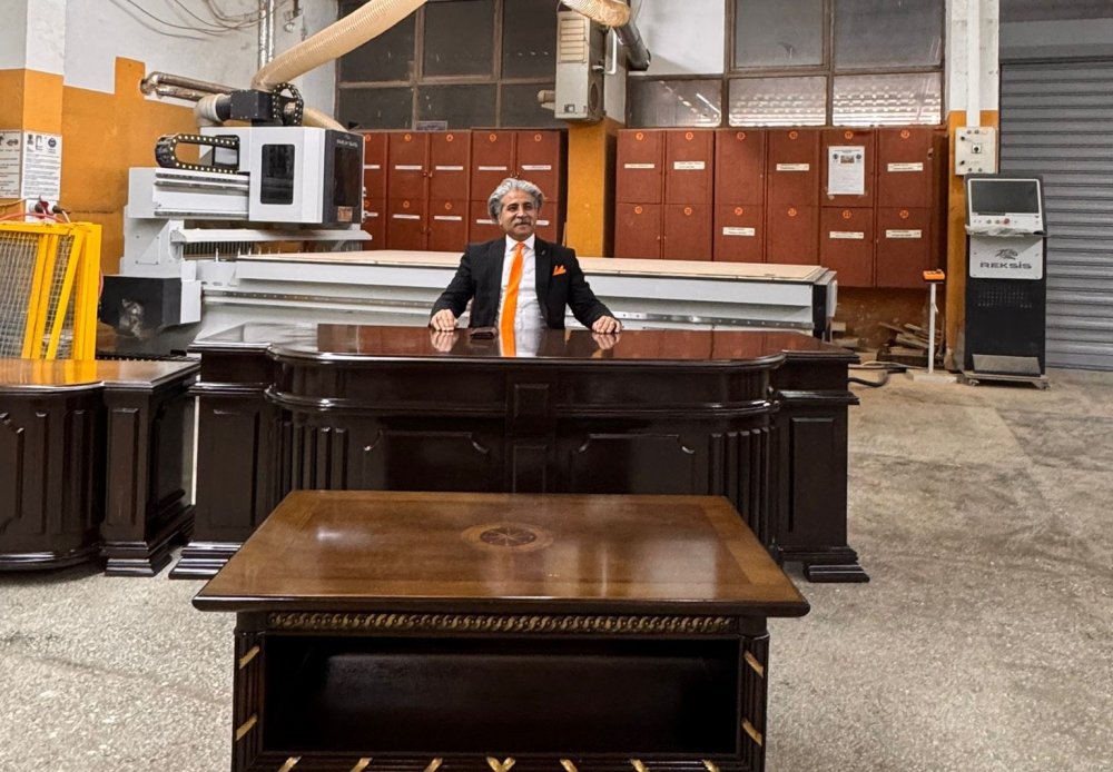 Süper Vali Yazıcıoğlu’nun Makam Masası, Öğrenciler Tarafından Restore Edildi