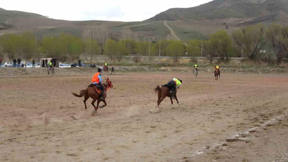 Bayburt’ta Yeni Atlı Cirit Sahasının Temeli Atılarak Yapımına Başlandı